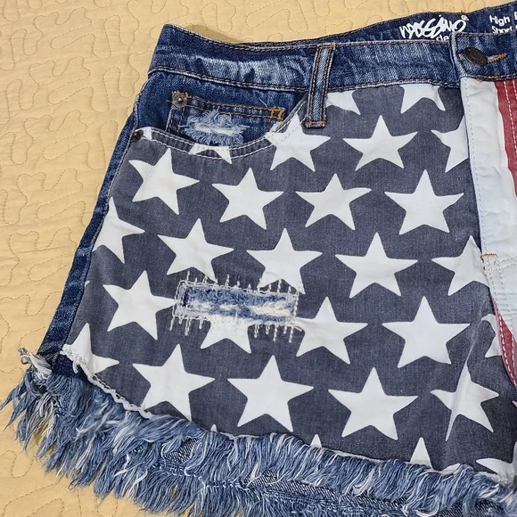 Mossimo Denim American Flag patriotic disstressed jean shorts size 10 - Picture 3 of 8